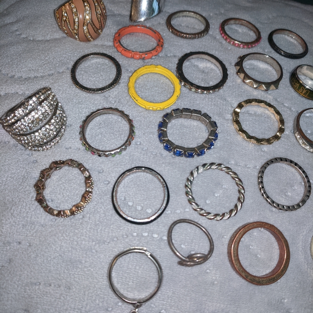 HUGE Bundle Of Rings (30+) - Picture 3 of 12